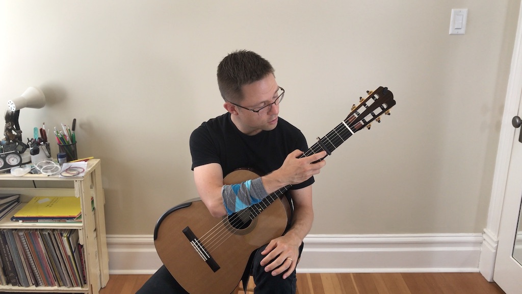 Why Guitarists use Lute Tuning & Capos for Renaissance Music | This is ...